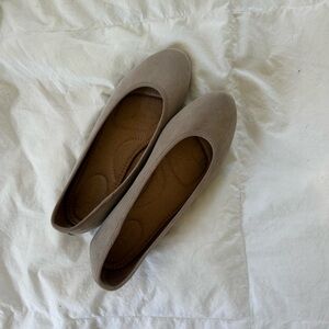 size 6 light beige flats